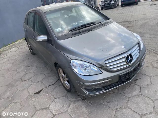 Mercedes w245 b klasa czesci zderzak maska blotnik drzwi  748 - 8