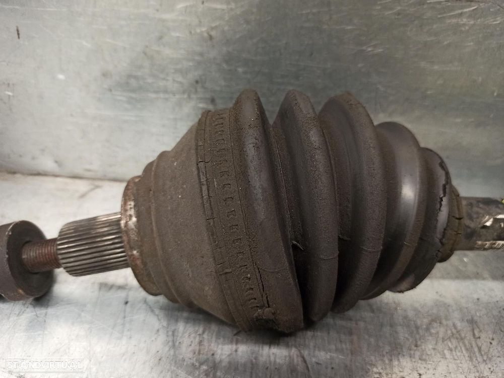 TRANSMISSÃO FRONTAL ESQUERDA VOLKSWAGEN TOURAN 2004 -1K0407271BJ - 1