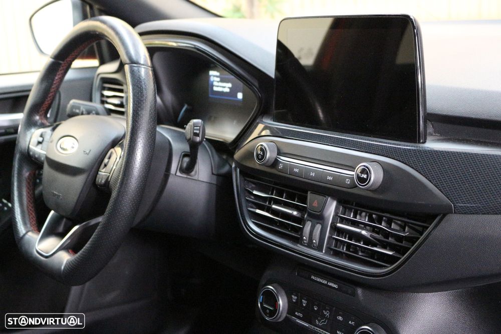 Ford Focus 1.0 EcoBoost S&S ST-LINE - 42