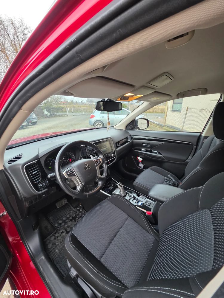 Mitsubishi Outlander PHEV 2.4 L 4X4 Instyle - 6