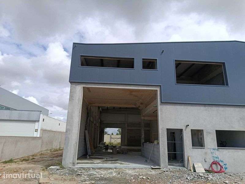 Fantástico Armazém Industrial na zona industrial do Casal do Marco - Grande imagem: 2/11