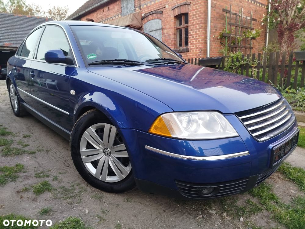Volkswagen Passat - 1