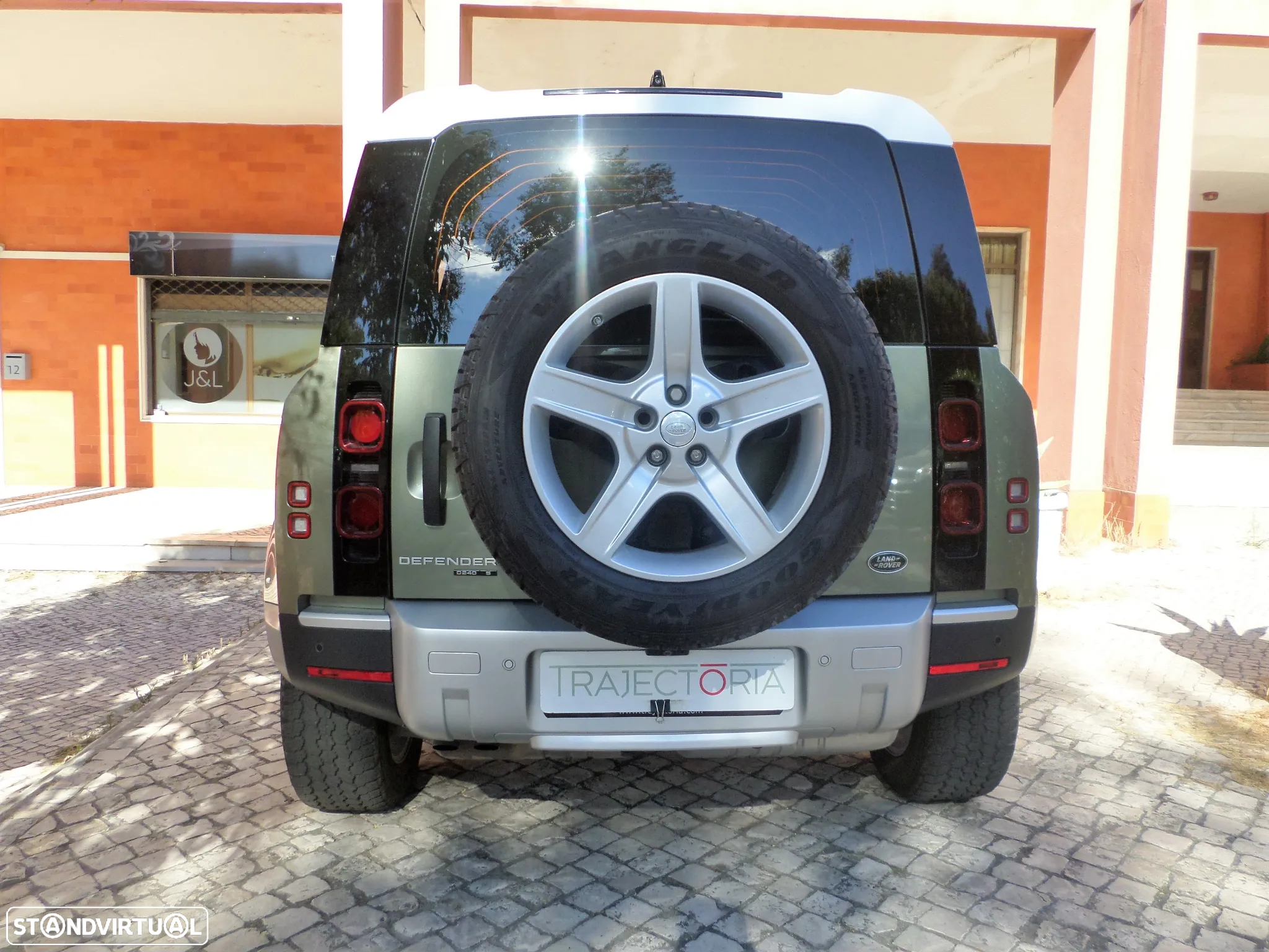 Land Rover Defender 2.0 D 110 AWD First Edition - 12