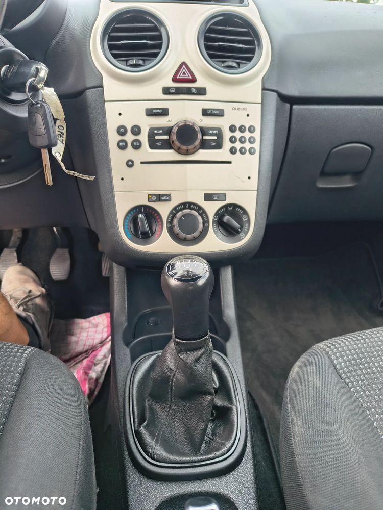 Opel Corsa 1.2 16V Cosmo - 9