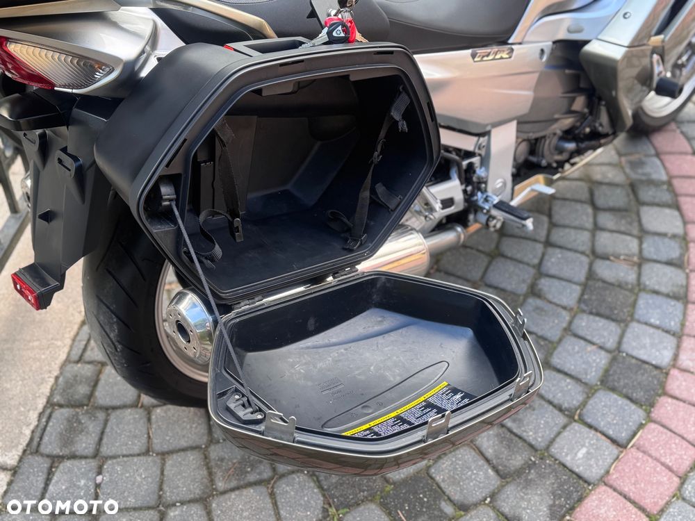 Yamaha FJR - 25
