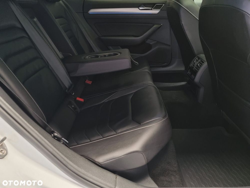 Volkswagen Arteon 2.0 TDI Bi-Turbo SCR 4Mot R-Line DSG - 13
