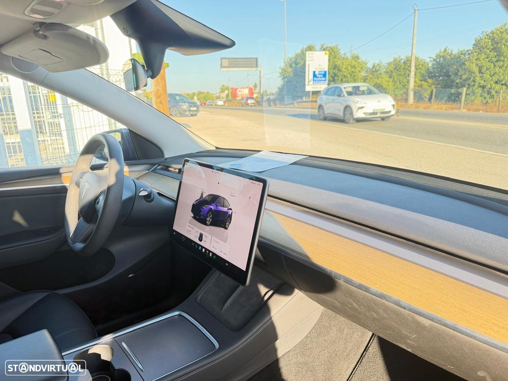 Tesla Model Y Long Range Dual Motor AWD - 16