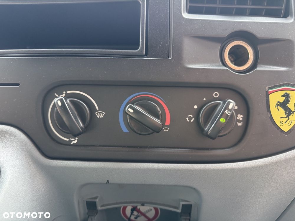 Ford Transit - 12
