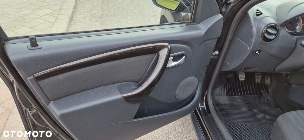 Dacia Duster 1.6 Laureate - 11