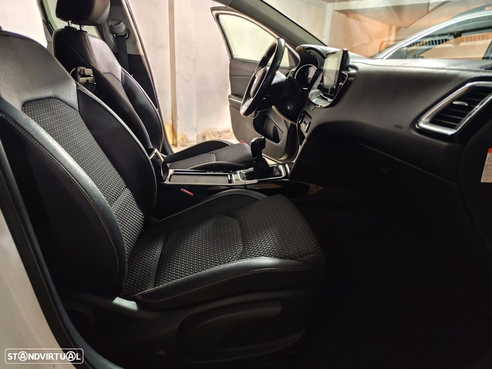 Kia XCeed 1.6 CRDi MHEV Drive - 25