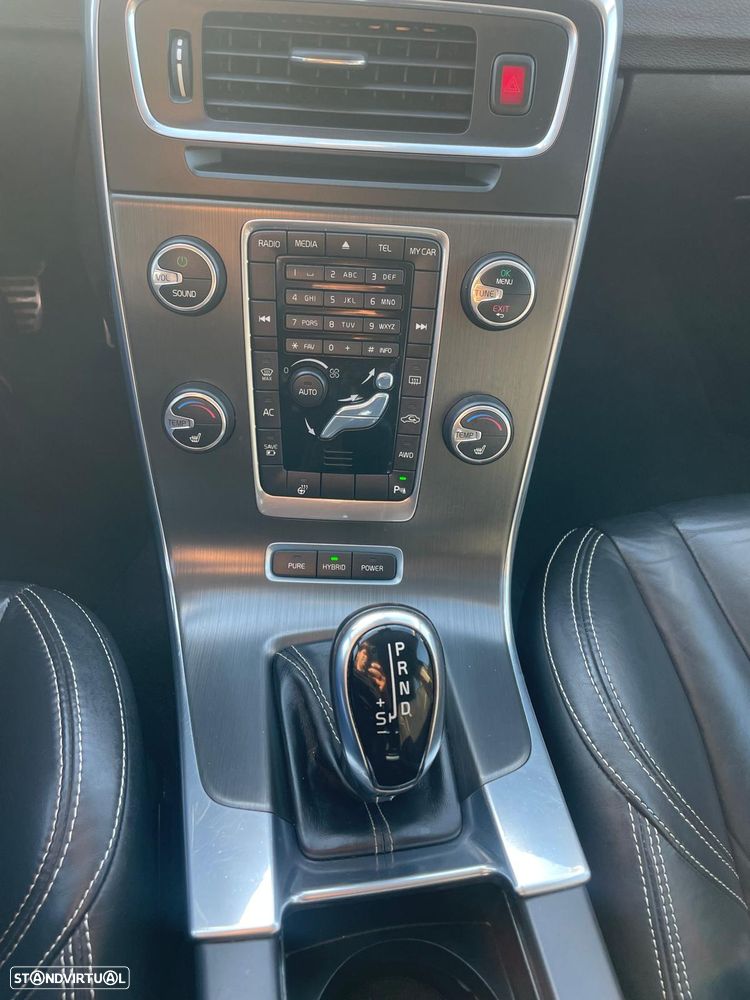 Volvo V60 D6 Twin Engine Geartronic Momentum — fotografia 19