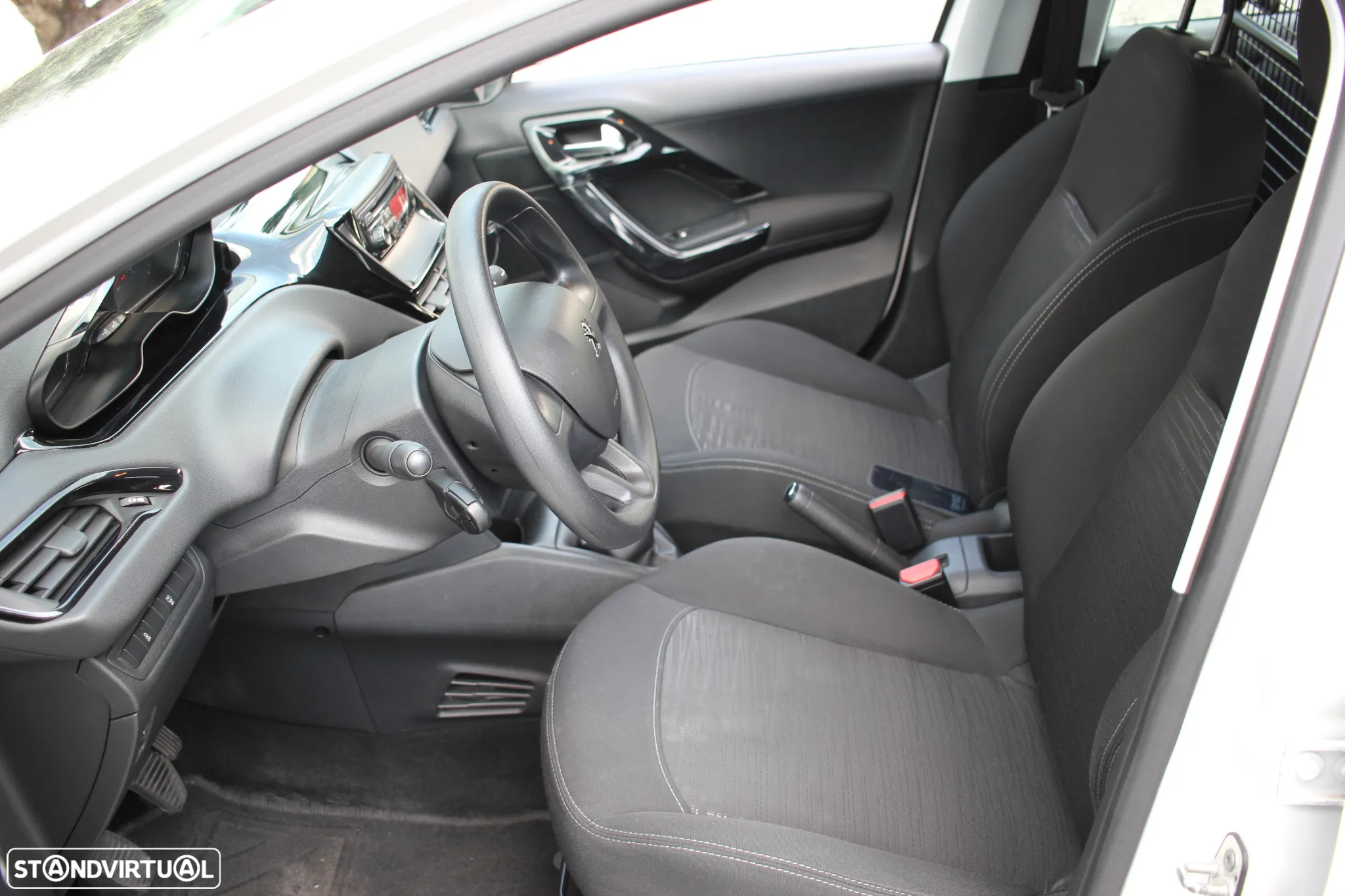 Peugeot 208 - 9