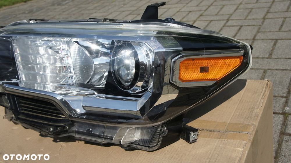 PRZEDNIA LEWA LAMPA TOYOTA TACOMA N300 - 2