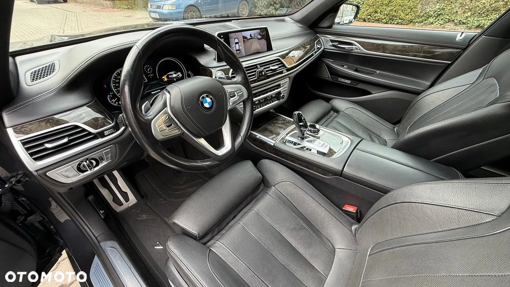 BMW Seria 7 740i - 10