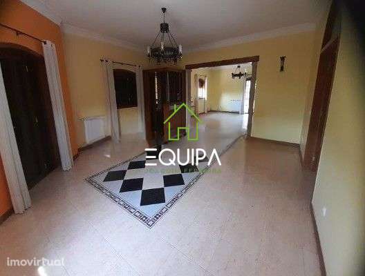 Moradia isolada, Tipologia T-9, na Freguesia de Meinedo, Concelho de L - Grande imagem: 5/11