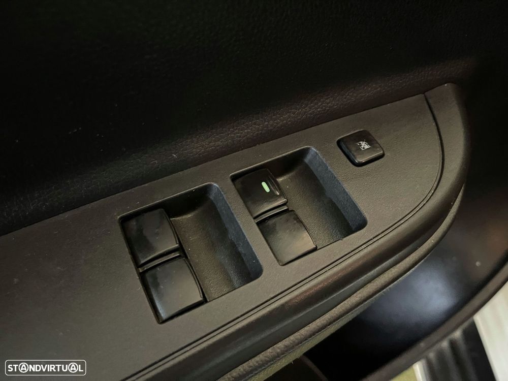 Mitsubishi L200 2.3 DI-D CD Invite 4WD - 24