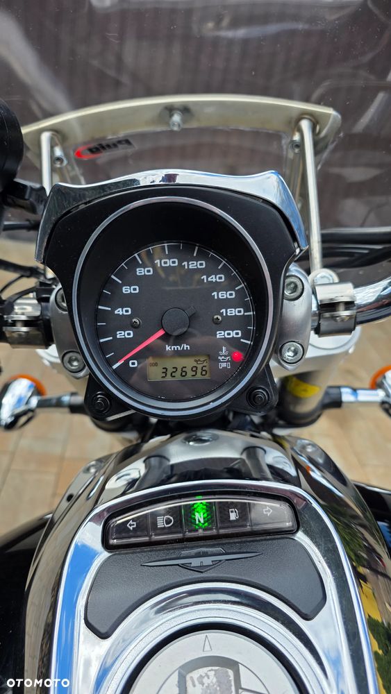 Suzuki Intruder - 19