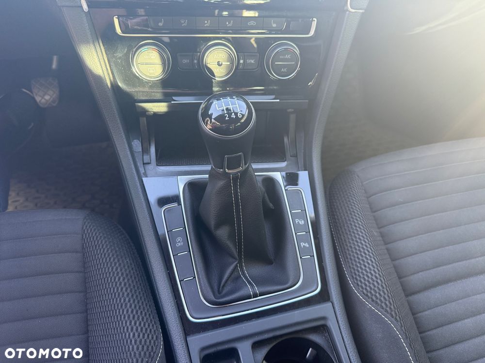 Volkswagen Golf 1.2 TSI BMT Comfortline - 13