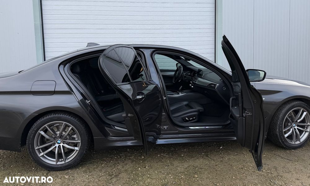 BMW Seria 5 520d Aut. - 31