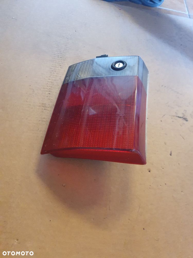 LAMPA TYŁ W KLAPE AUDI 80 B3 ORYGINAŁ - 4