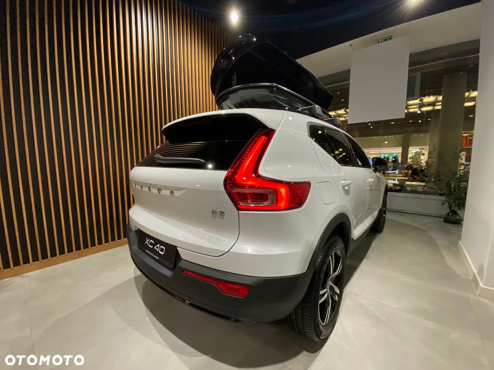 Volvo XC 40 B3 Plus Dark - 3