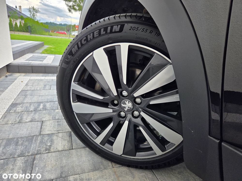 Peugeot 3008 1.5 BlueHDi Allure Pack S&S EAT8 - 24