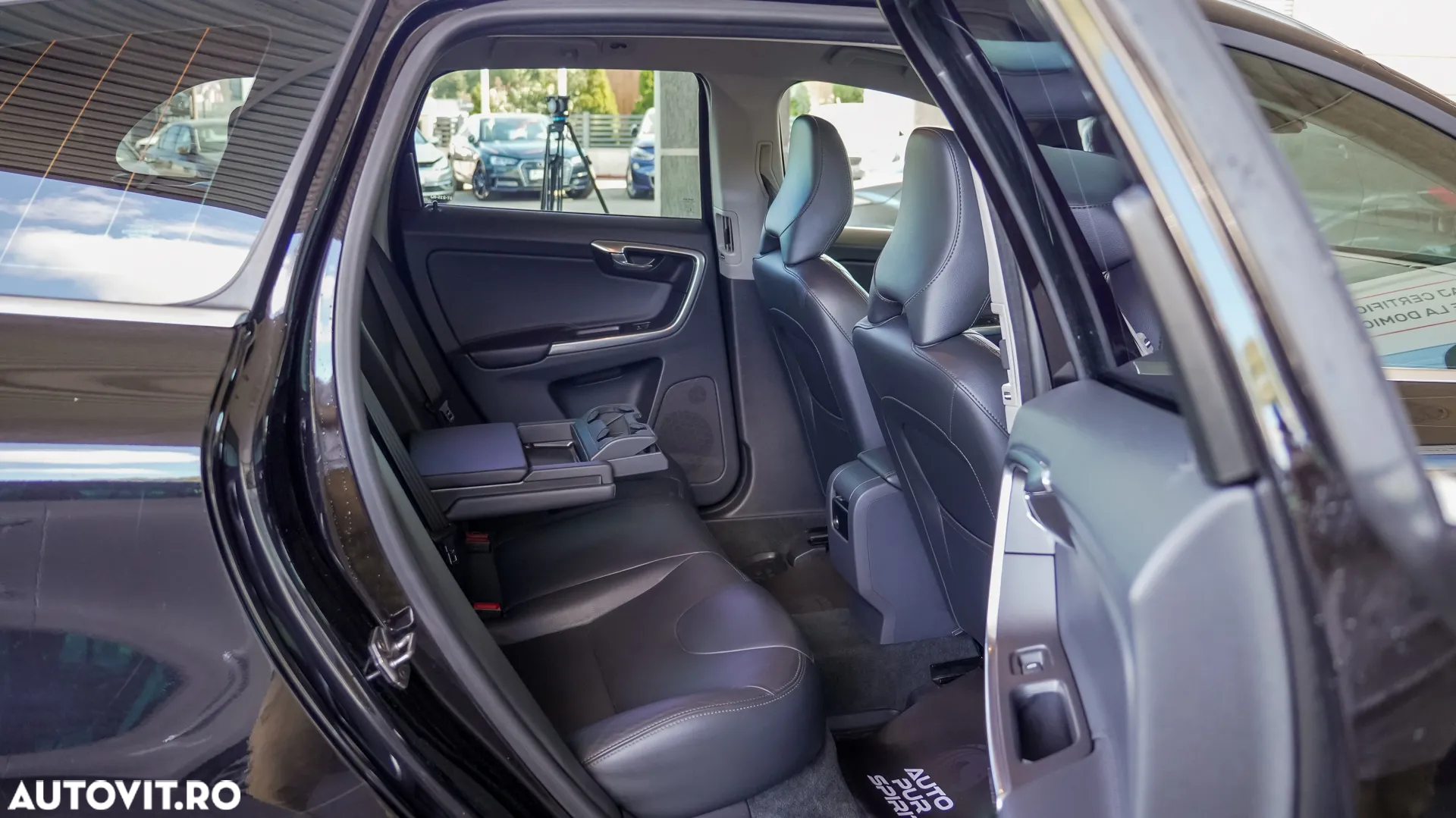 Volvo XC 60 D4 AWD Momentum - 27