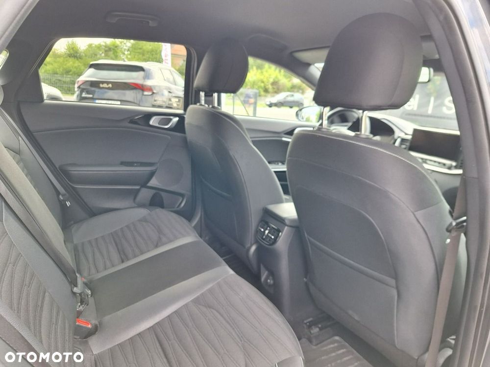 Kia Ceed - 32