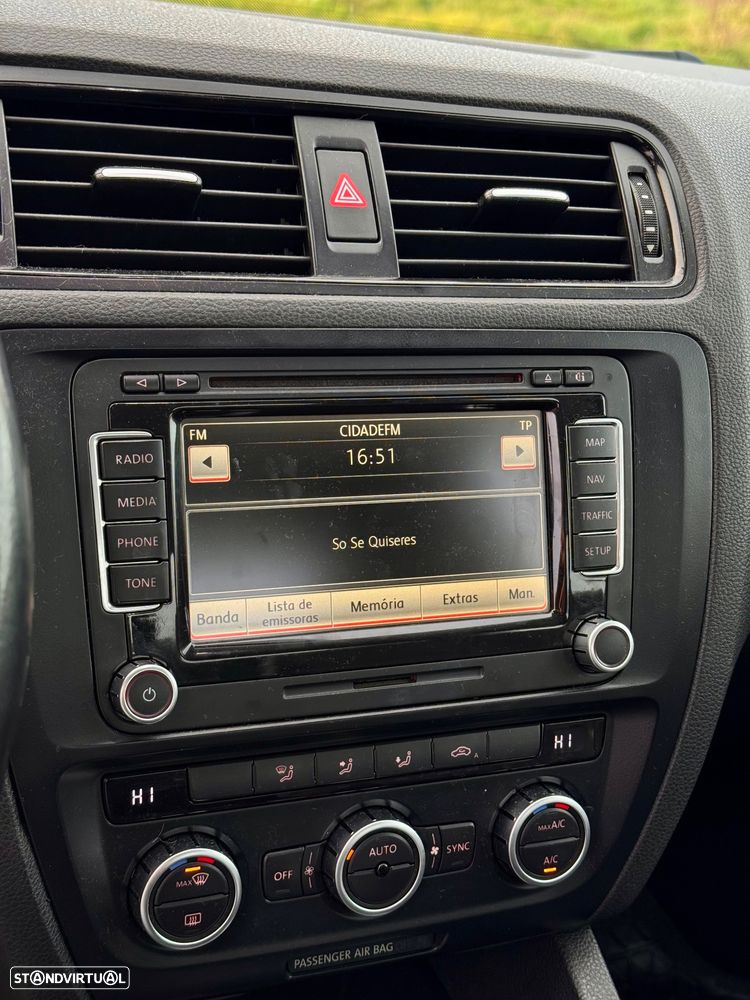 VW Jetta 1.6 TDi Highline DSG - 18