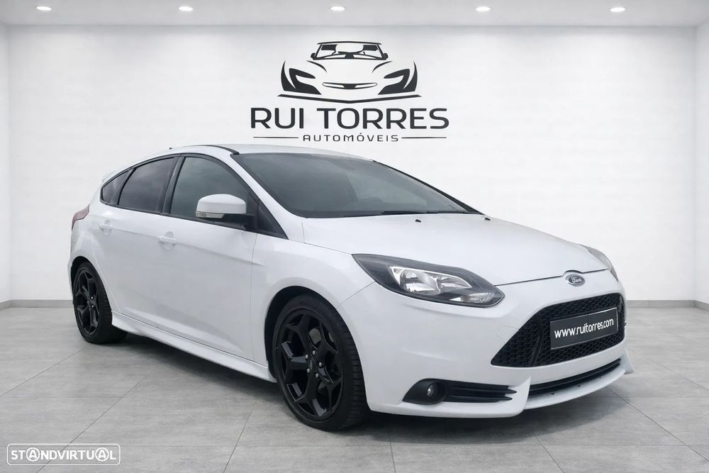 Ford Focus 2.0 EcoBoost ST c/ Pack Pele Desportiva - 4