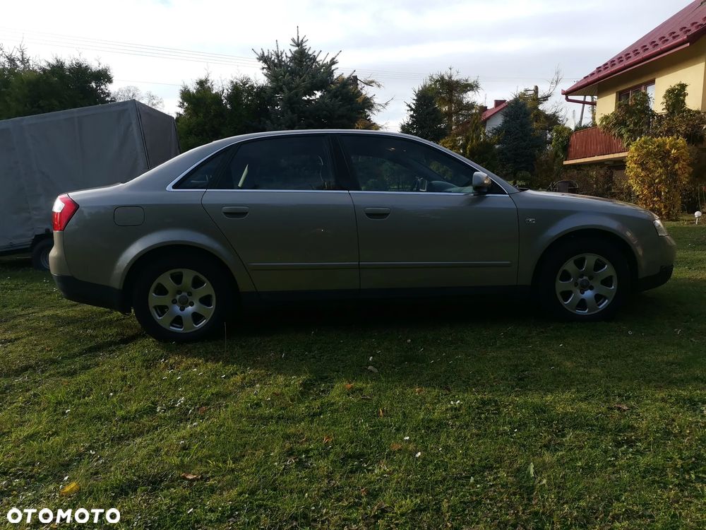 Audi A4 Limousine - 5