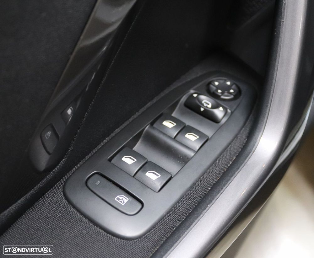 Peugeot 2008 1.2 PureTech Style - 13