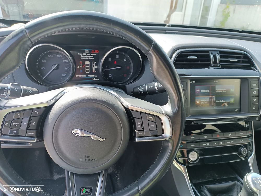 Jaguar XE 20d Prestige - 9