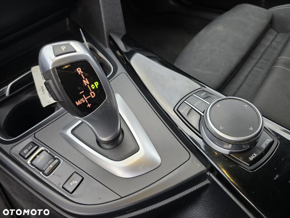 BMW Seria 3 318d Sport Line Shadow - 14