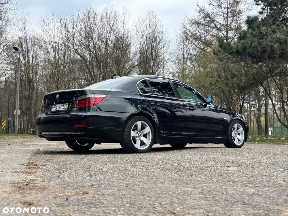 BMW Seria 5 525d - 24
