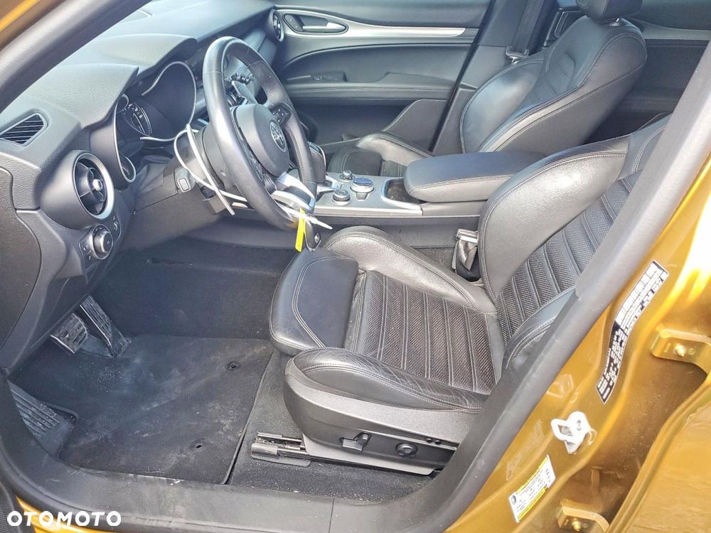Alfa Romeo Stelvio 2.0 Turbo 16V AT8-Q4 Ti - 8