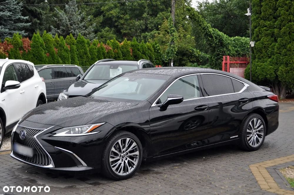 Lexus ES 300h Business Edition + - 2
