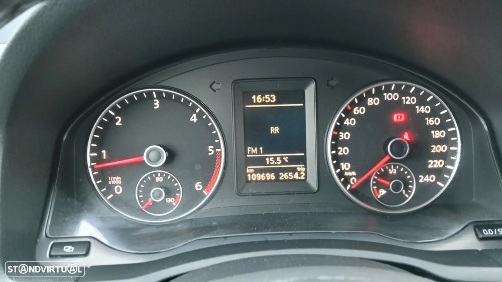 VW Jetta 1.6 TDi Confortline - 9