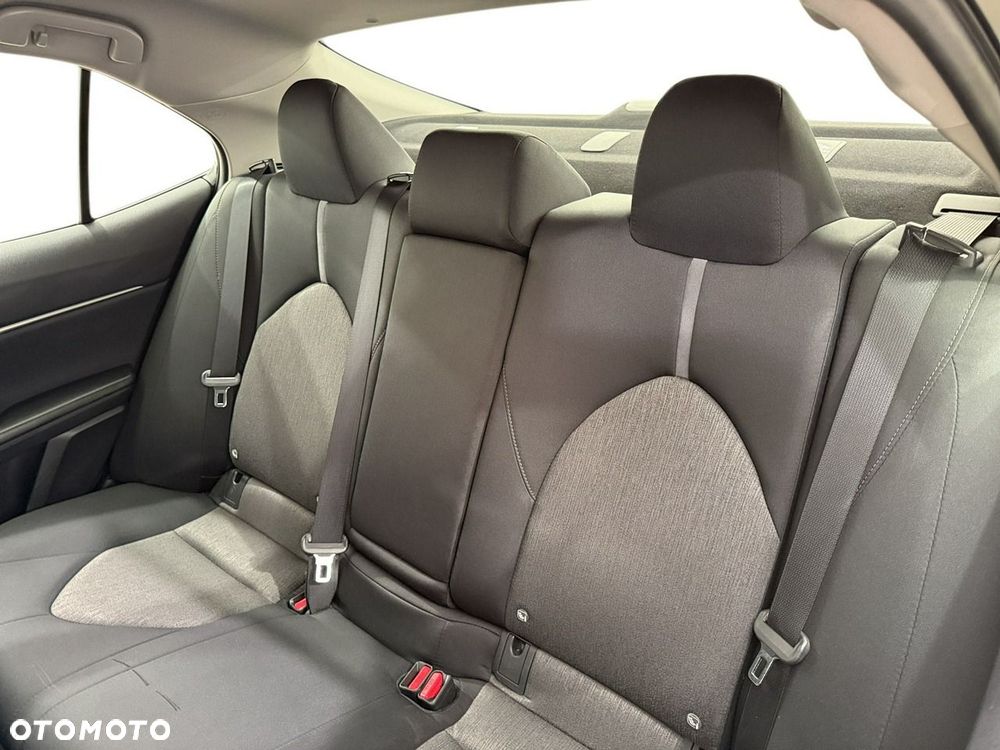 Toyota Camry - 13