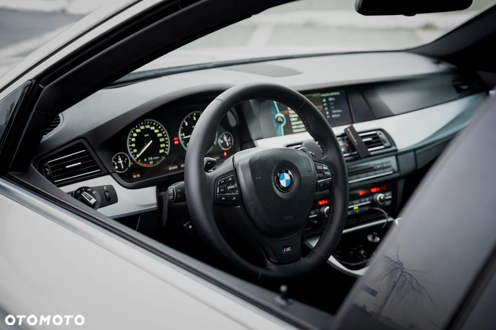 BMW Seria 5 520d xDrive - 26