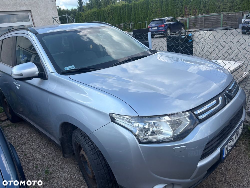 Mitsubishi Outlander - 2