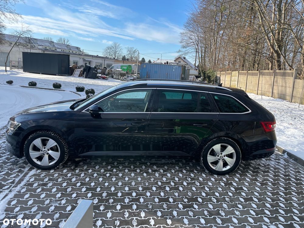 Skoda Superb ver-2-0-tdi-style-dsg - 3