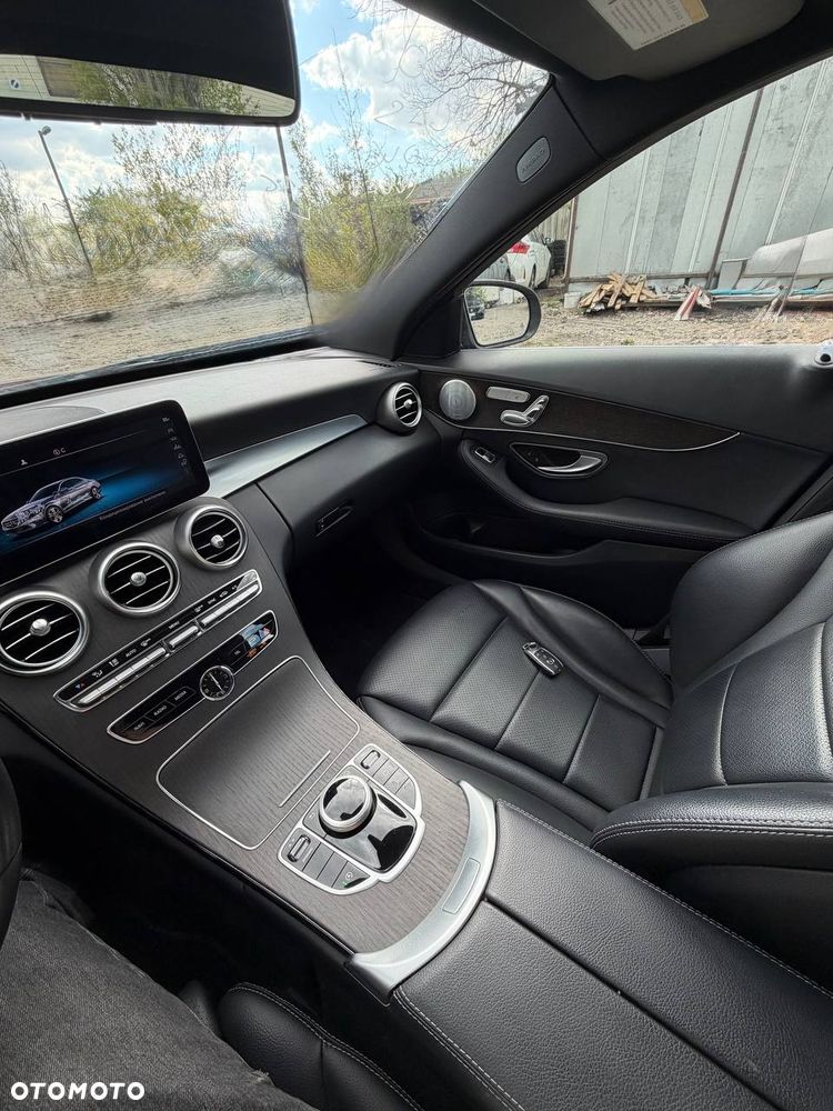 Mercedes-Benz Klasa C 300 4Matic 9G-TRONIC AMG Line - 40