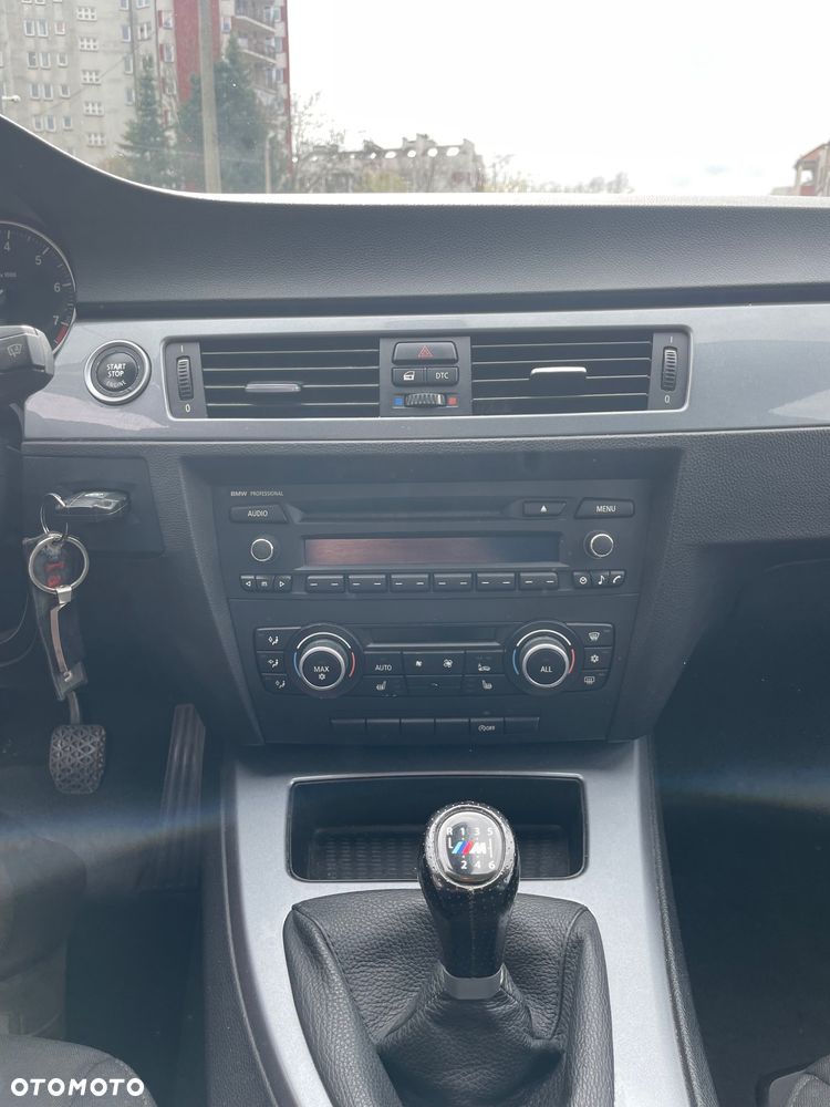 BMW Seria 3 320i - 13