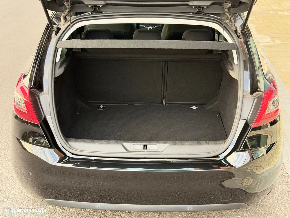 Peugeot 308 1.2 PureTech Active J17 - 16