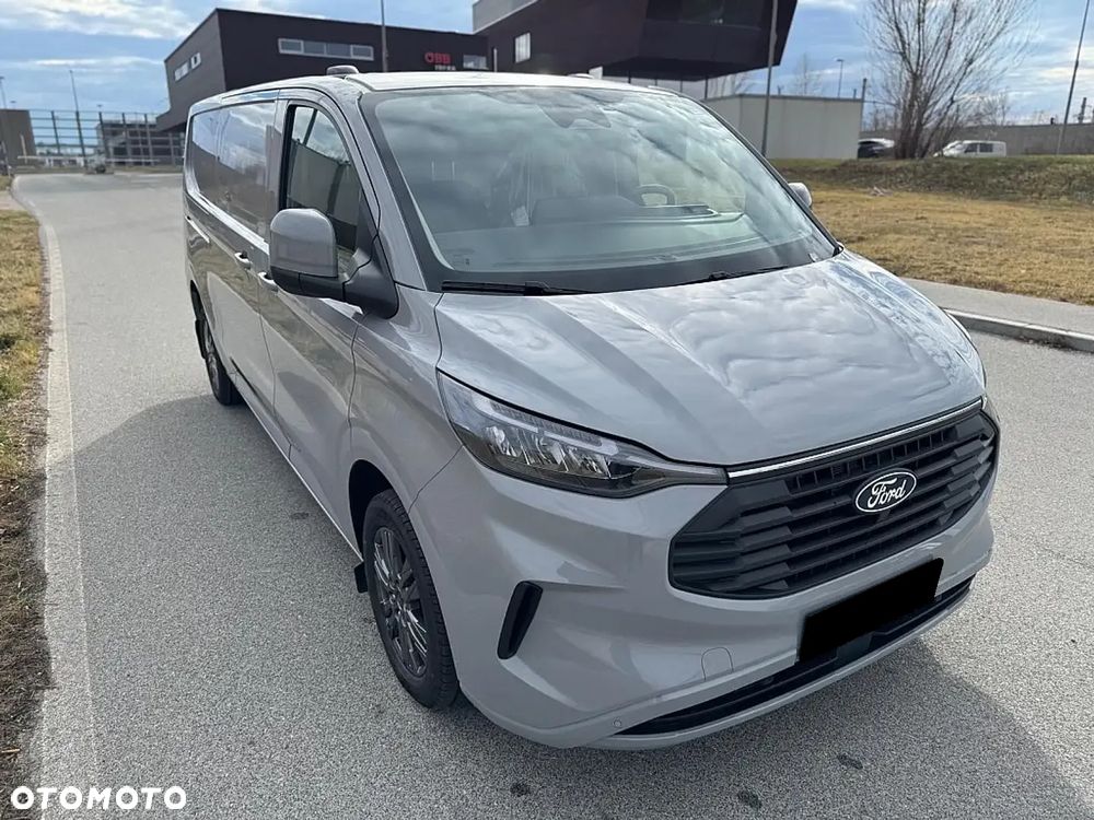 Ford Transit Custom Van - 4