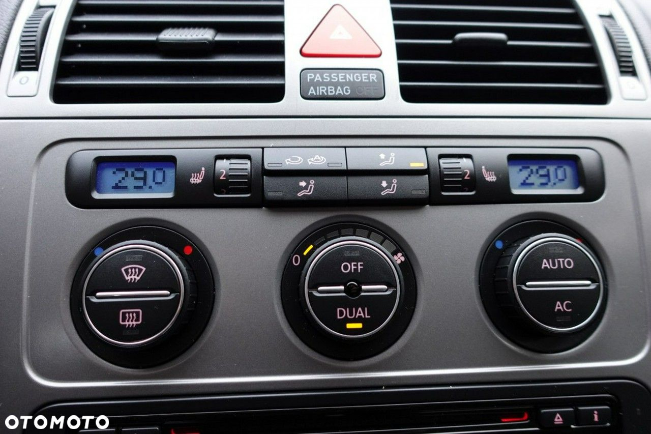 Volkswagen Touran - 14