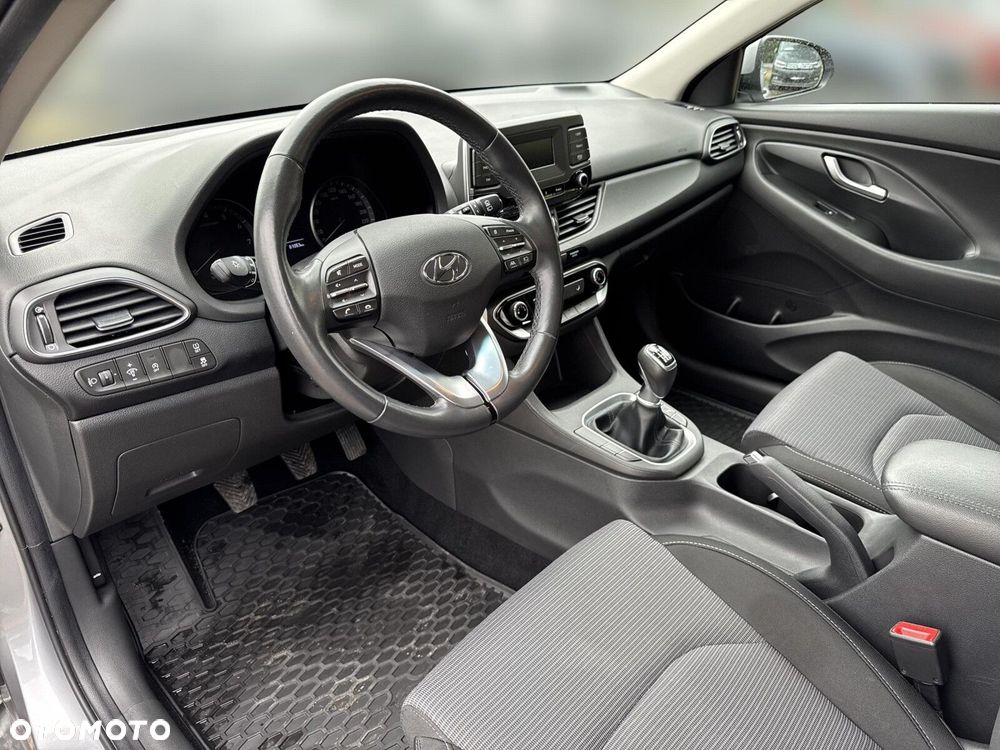 Hyundai i30 1.5 DPI Classic + - 10