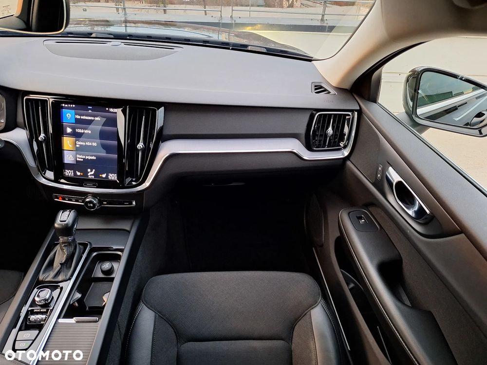 Volvo V60 D4 Momentum Pro - 30