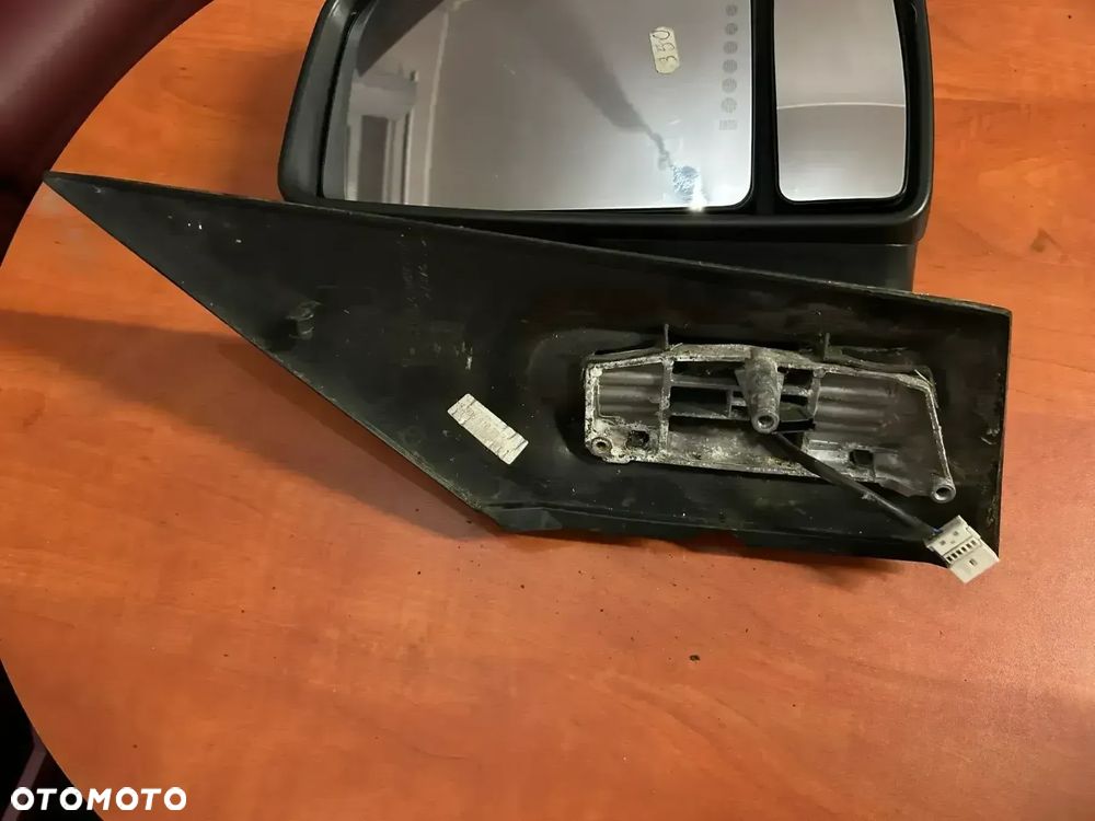 Lusterko prawe Mercedesa Sprintera W906 205890220RE 3+6PIN A9068104393 - 1